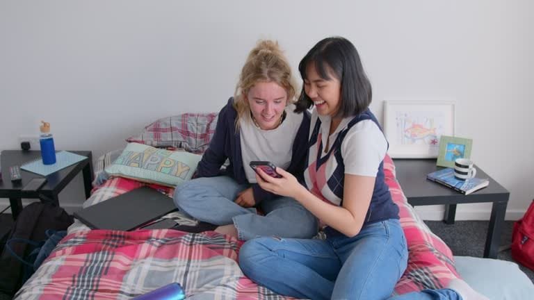 Üniversiteli Kız Öğrenci Yurdu