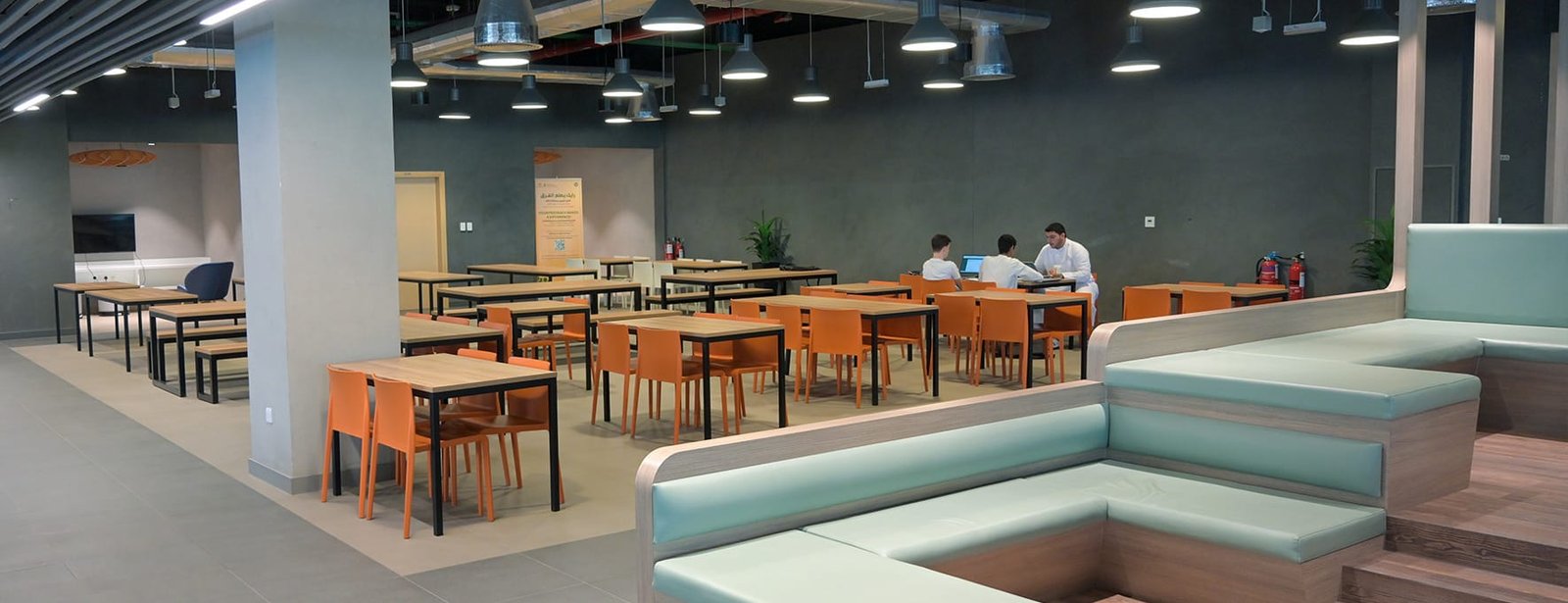 قاعات الطعام الطلابية 